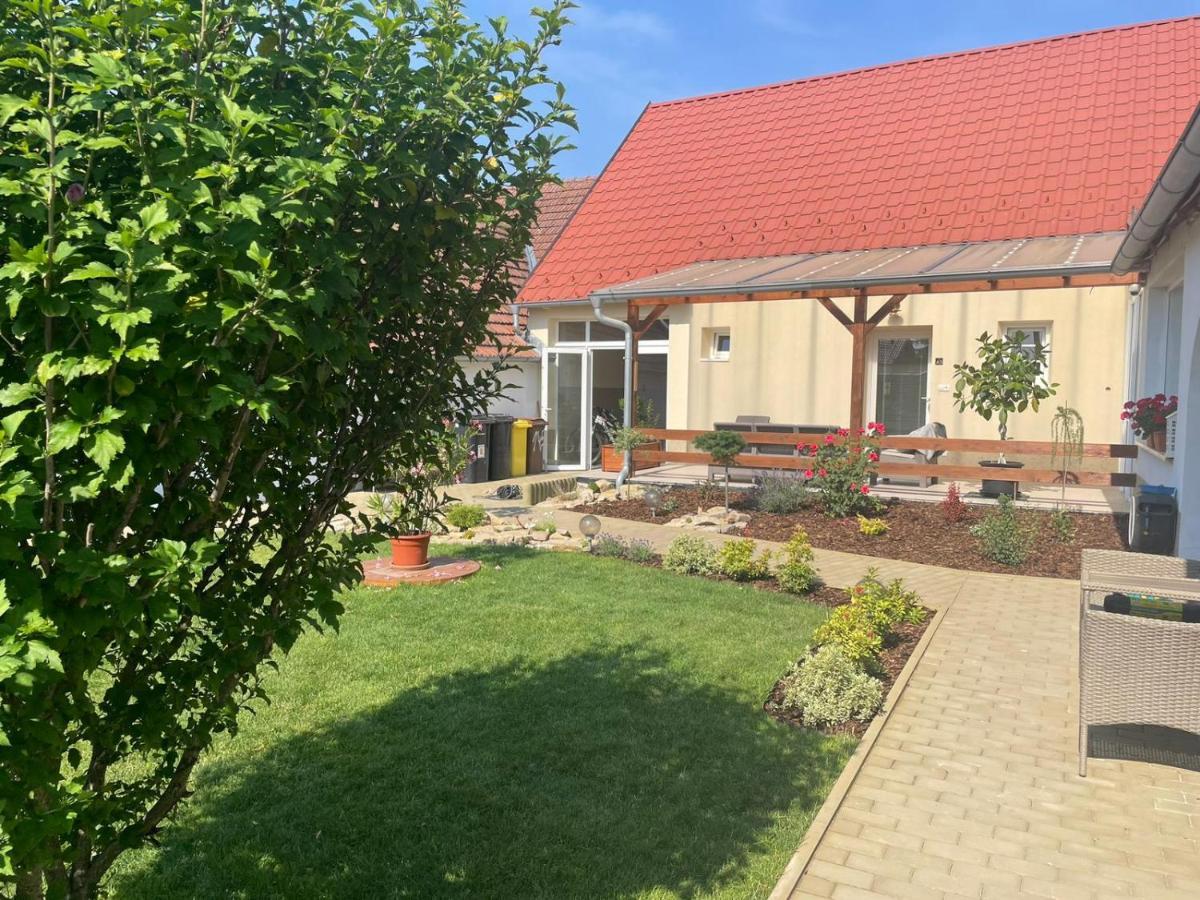 Apartmany U Palavy Pritluky Exterior photo